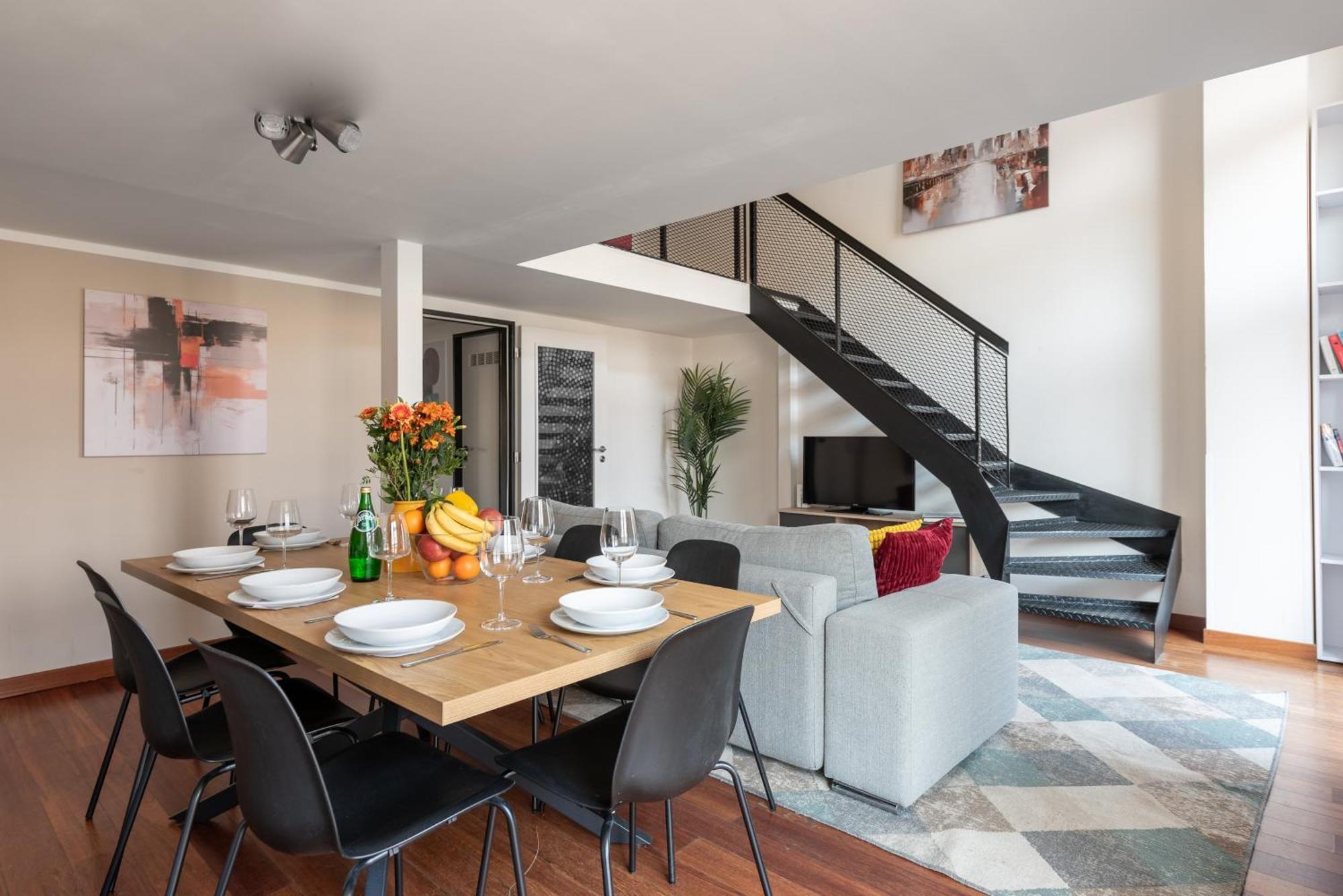 Spacious Near Karlin Square Apartment Prag