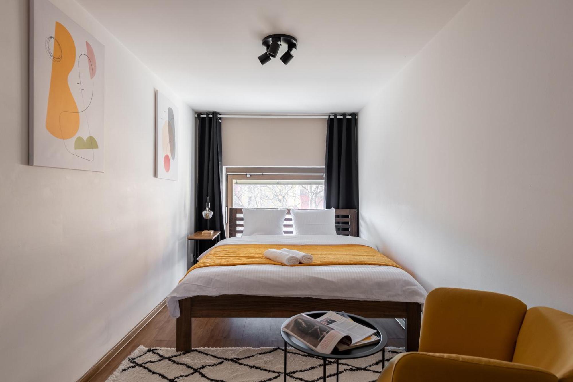 Spacious Near Karlin Square Apartment Prag