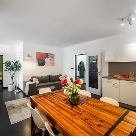 Spacious Apartments Near Karlin Square Praha Exteriér fotografie