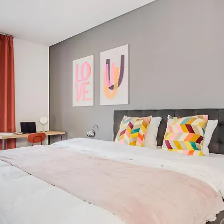 Spacious Apartments Near Karlin Square Praha Exteriér fotografie