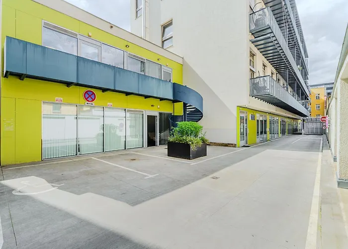 Spacious Apartments Near Karlin Square
