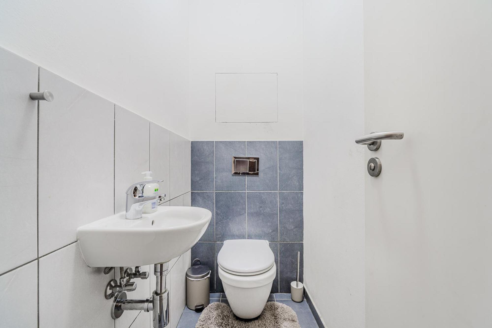 Apartment Spacious Near Karlin Square *