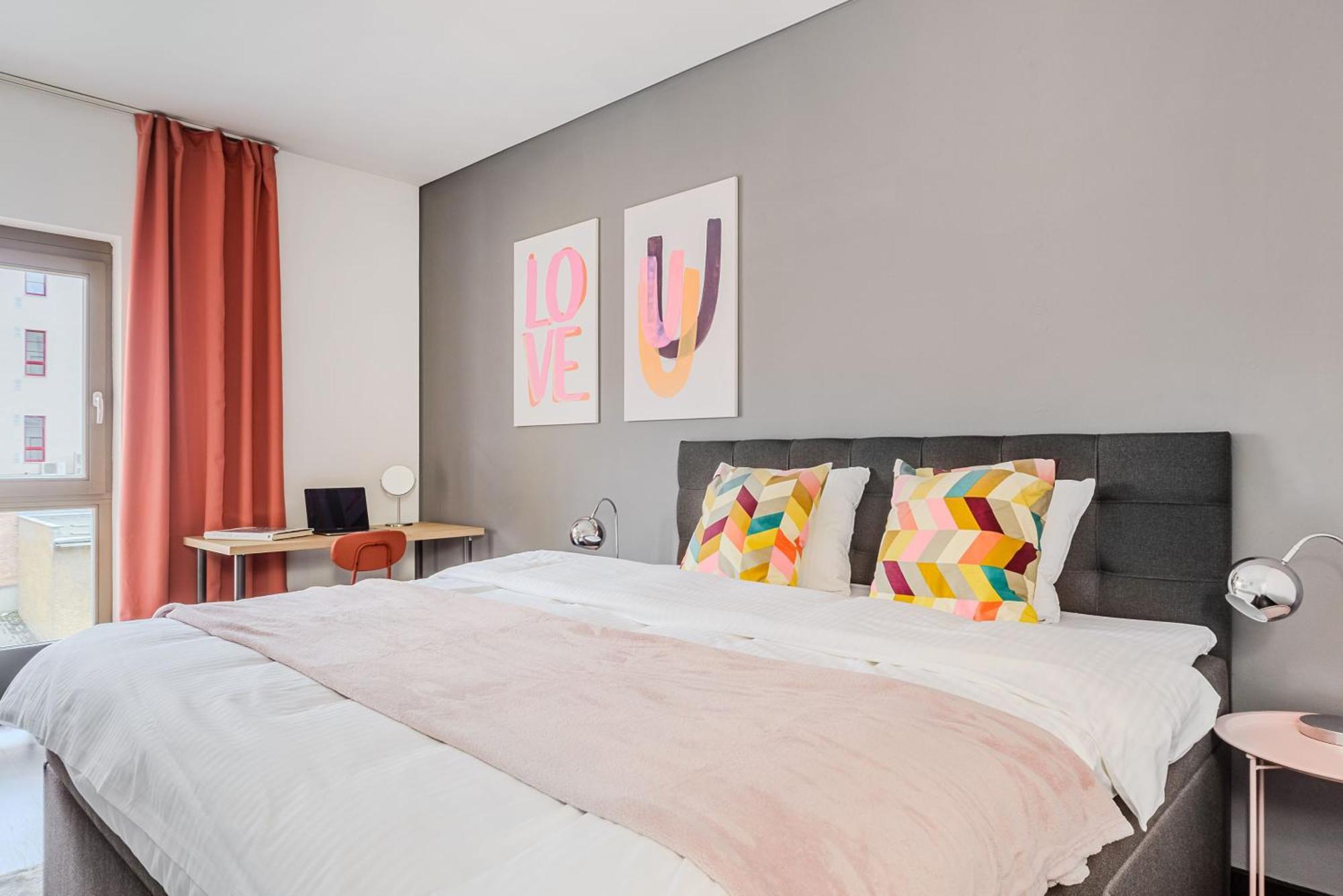 Spacious Near Karlin Square * 布拉格