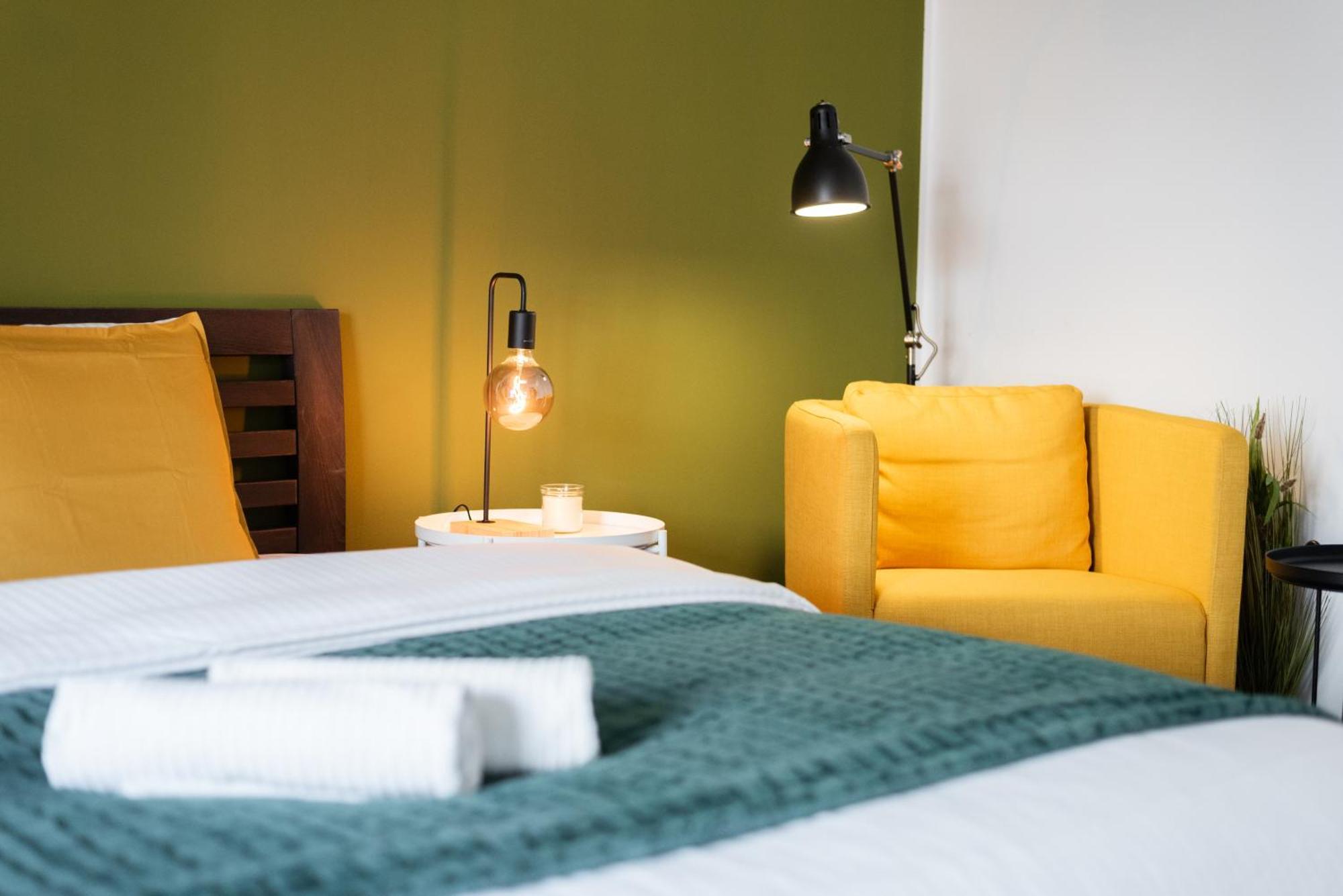 Spacious Near Karlin Square * Praha